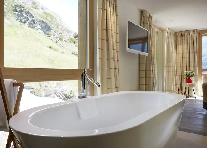 La Vue Luxury Living